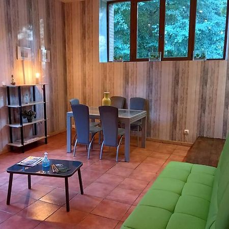 Suite Dans Le Jardin Du Chateau Agonges Exteriér fotografie