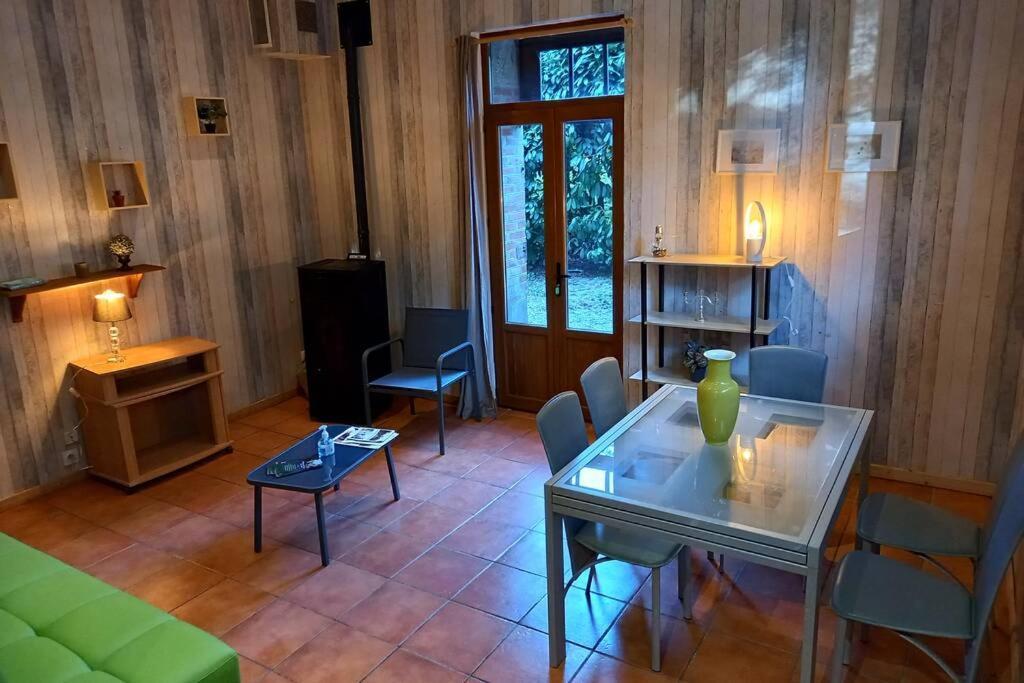 Suite Dans Le Jardin Du Chateau Agonges Exteriér fotografie