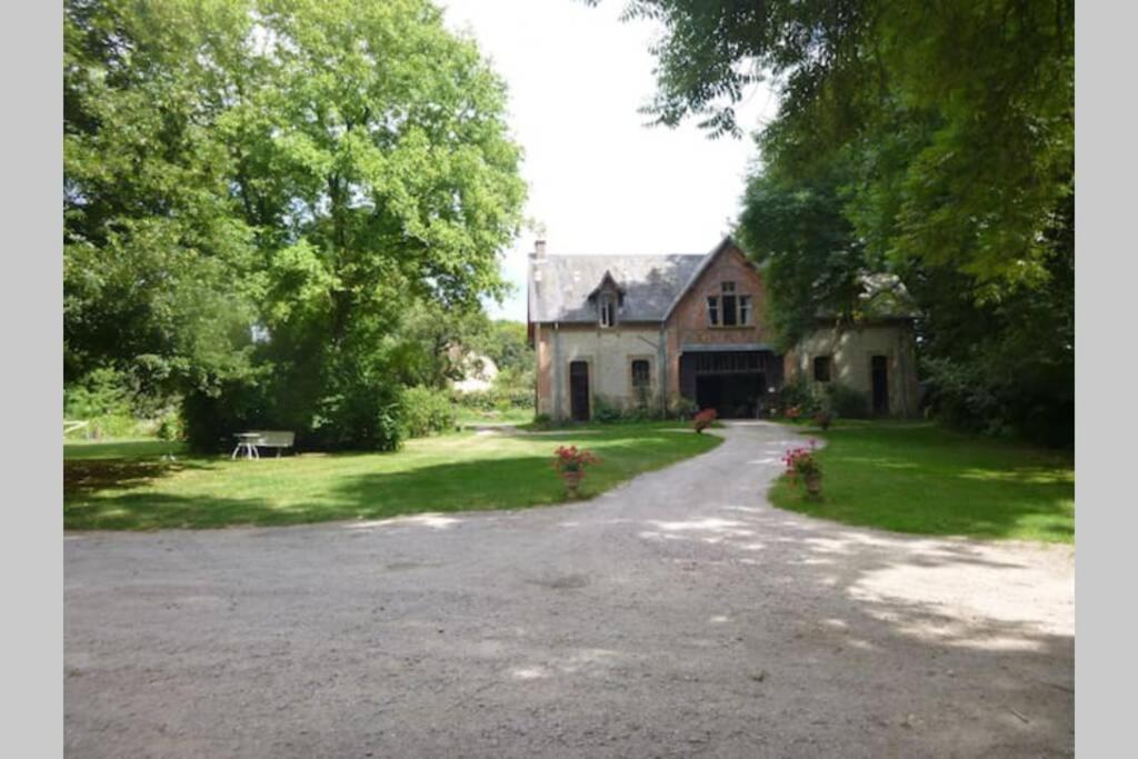 Suite Dans Le Jardin Du Chateau Agonges Exteriér fotografie