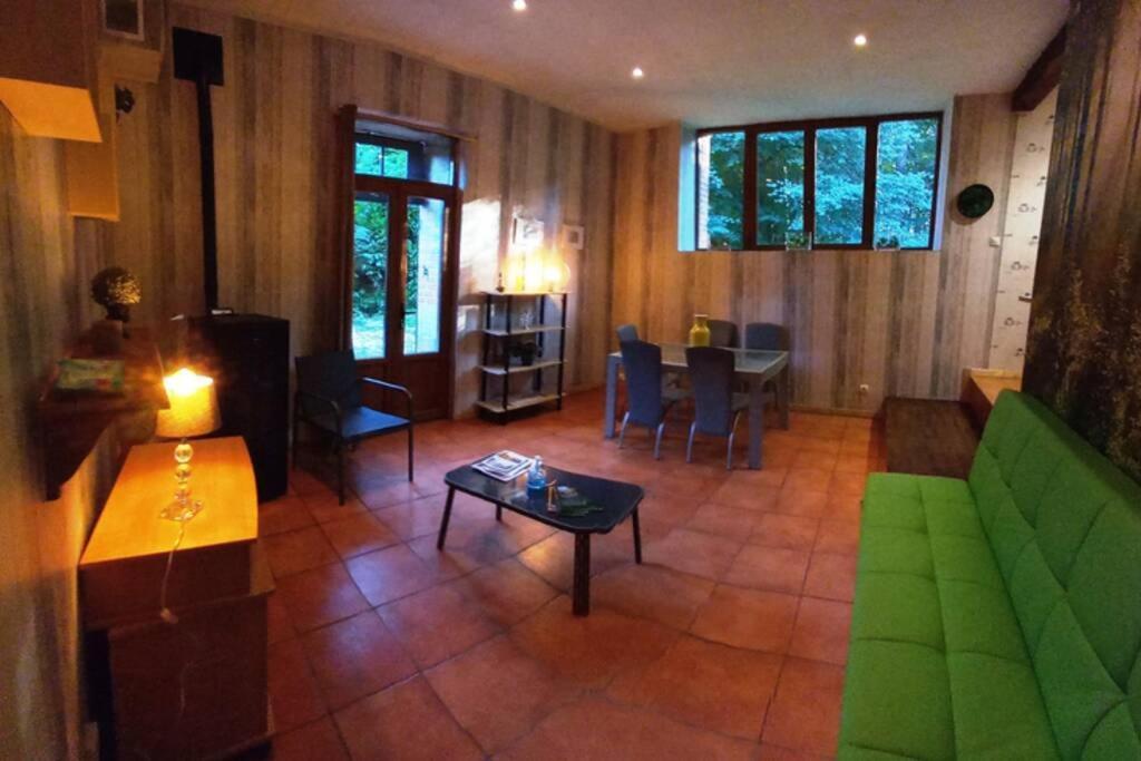 Suite Dans Le Jardin Du Chateau Agonges Exteriér fotografie